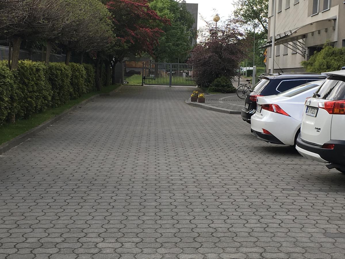 Gosciniec Tombor Aparthotel Katowice Buitenkant foto